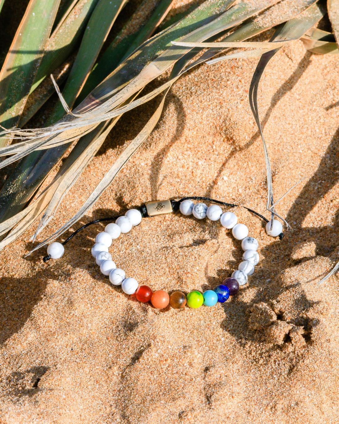 Bracciali & Braccialetti: 7 Chakren Howlith Armband – Nuovo e nell'imballaggio originale da Schindellegi venduto da MoonAmber.schmuck