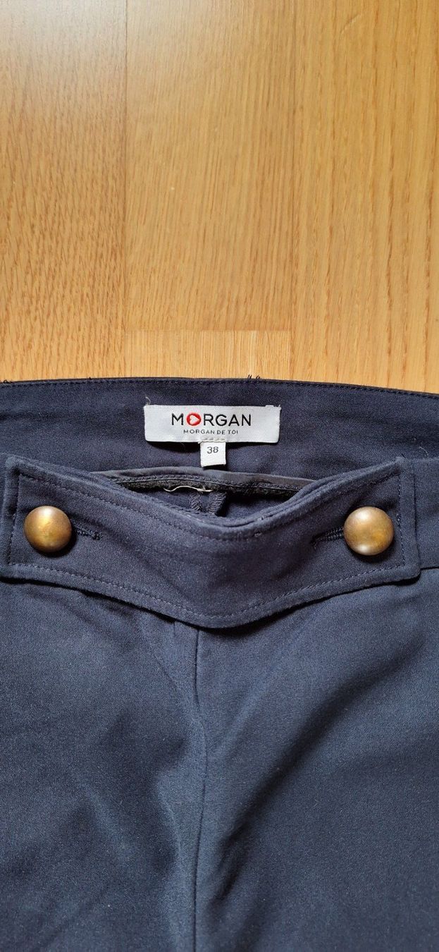 Morgan Pantaloni: Morgan, pantalon marine – Nuovo e nell'imballaggio originale da Lussery-Villars venduto da pousinete02 1