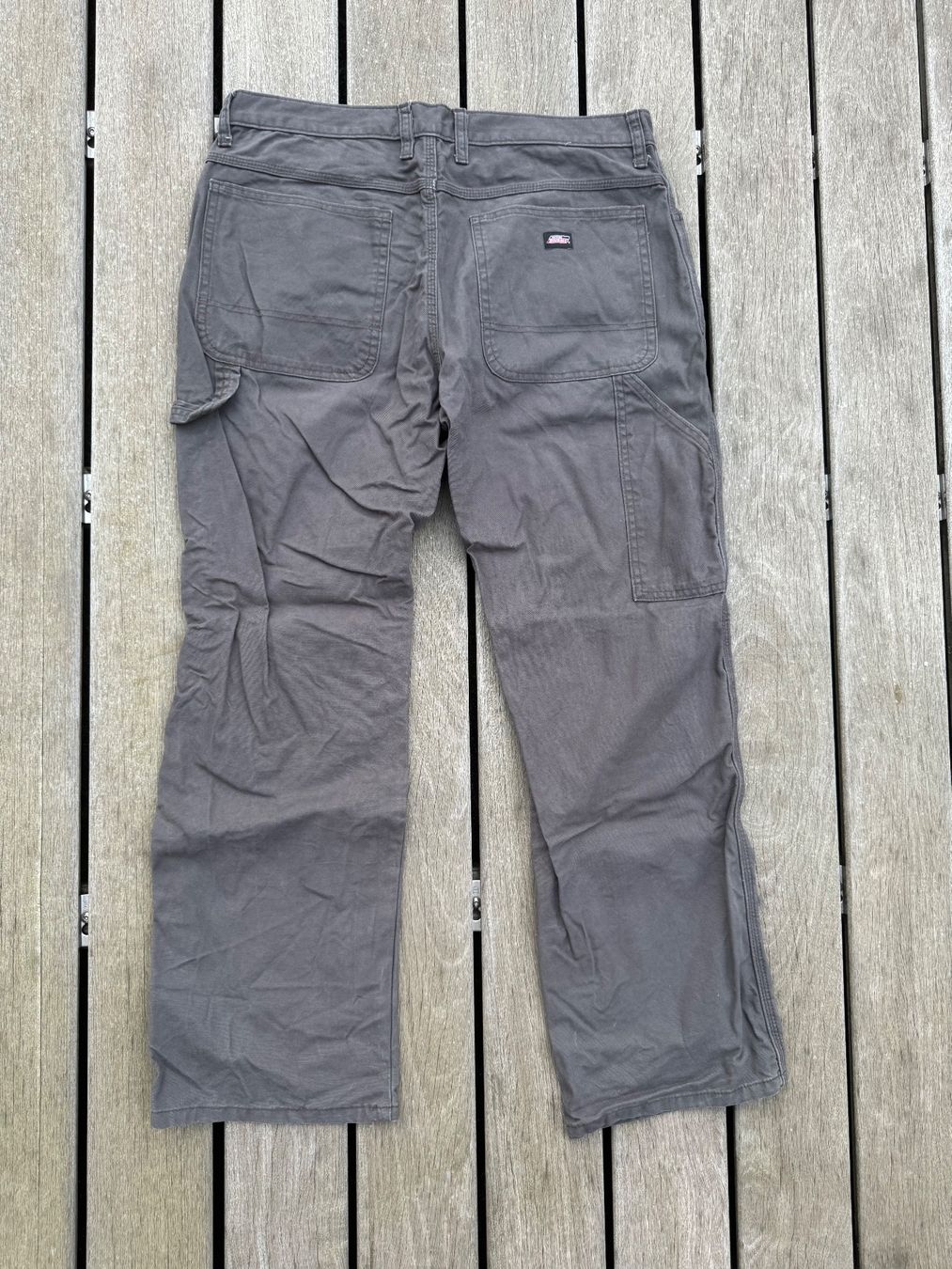 Dickies Pantaloni: Dickies pants – Usato da La Chaux-de-Fonds venduto da slishwardrobe