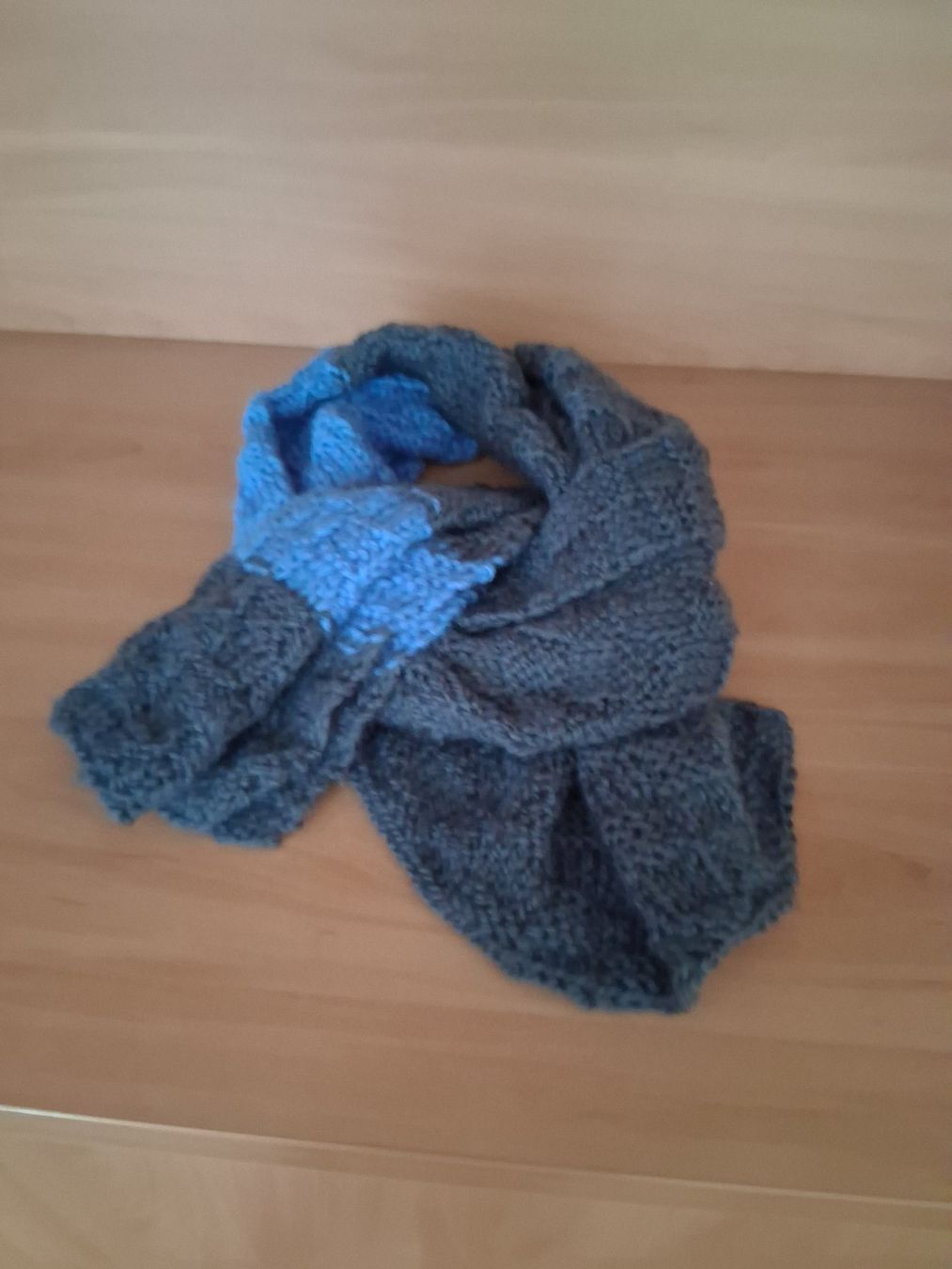 Foulard & Sciarpe: Sciarpa in lana lavorata a mano. – Usato da Lugano venduto da pos_dg9p 3