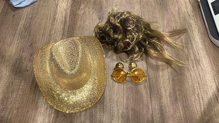 Fasching Kostüm Set Cowboy Hut Perücke Brille Damen Gold