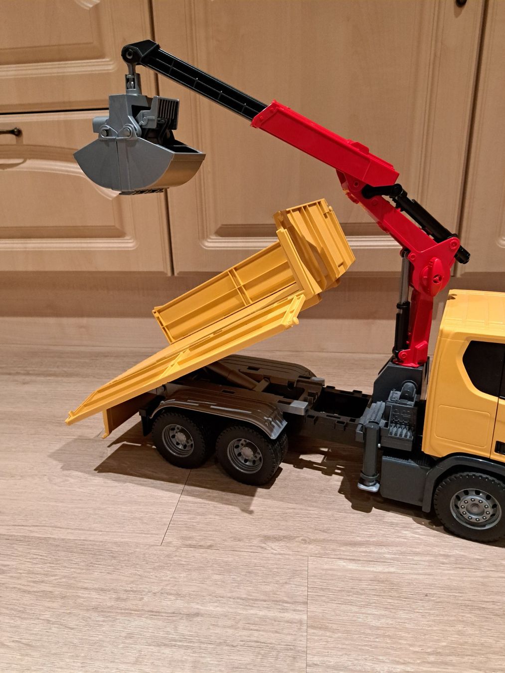 Bruder Jouets: Bruder Kran- Lastwagen – D'occasion à Matten(St.Stephan) par brocanteur86 4
