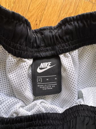 Nike Shorts mit Skorpion Motiv schwarz weiss Grösse M