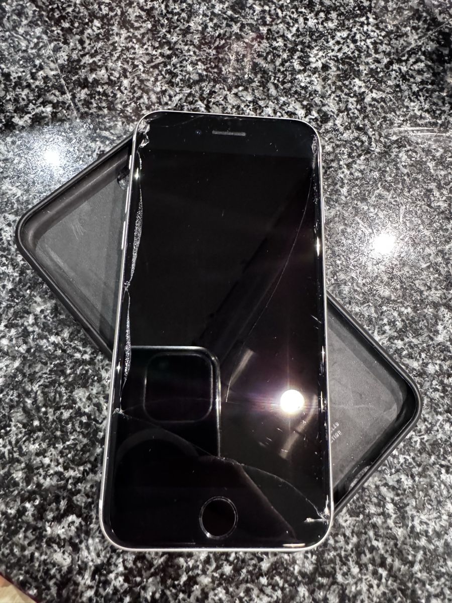 Apple Telefoni cellulari / Smartphones: iPhone SE (2020) -  - 64GB - Weiss – Usato da Grüsch venduto da Andrzej06 3