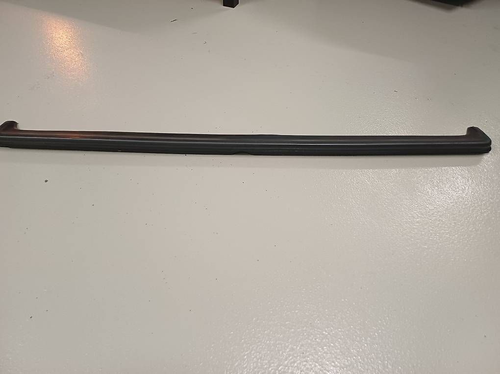 Tutti pezzi di ricambio auto: Aileron Bmw E30 – Usato da Morges venduto da enz_9g2k 1
