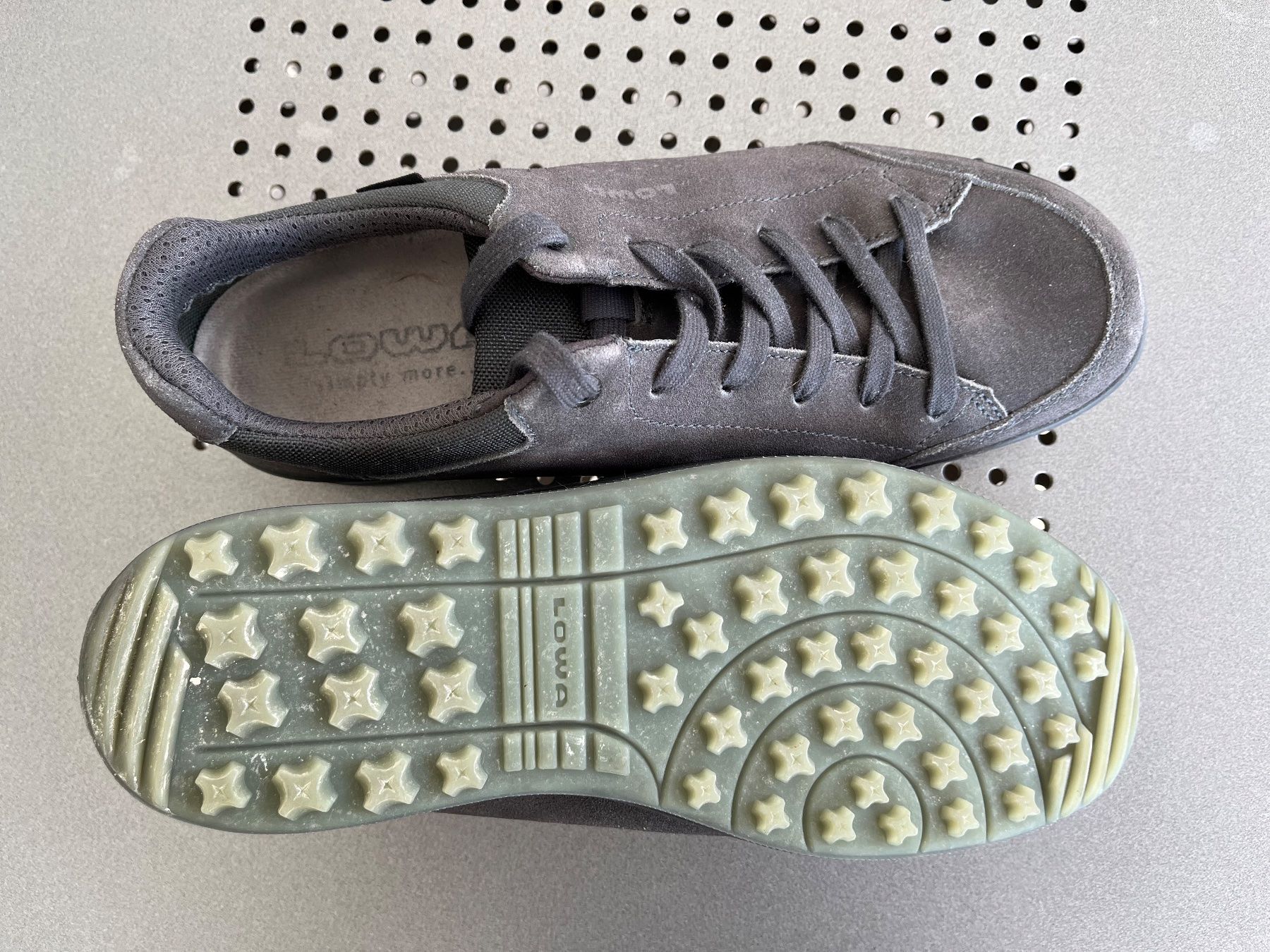 Lowa Herrenschuhe: Trekkingschuhe LOWA Goretex, Grösse 42 – Neu (gemäss Beschreibung) aus Amriswil von Velowenk 2