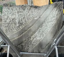Steinskulptur mit Gravur, Verzierungen, massiv, klassisch