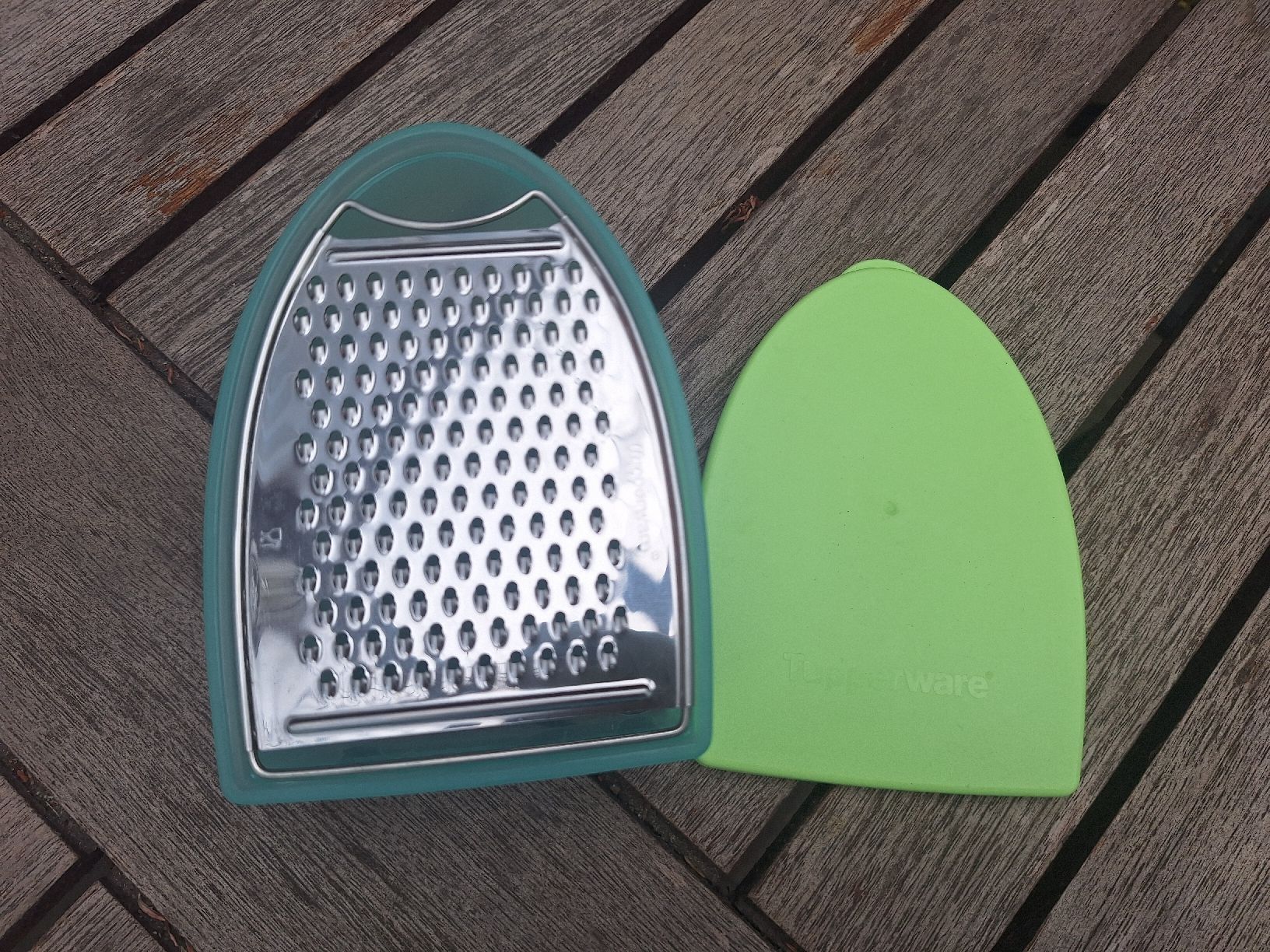 Tupperware Elettrodomestici da cucina: Tupperware Reibe mit Auffangbehälter – Nuovo (secondo la descrizione) da Aarau venduto da Chillkrot