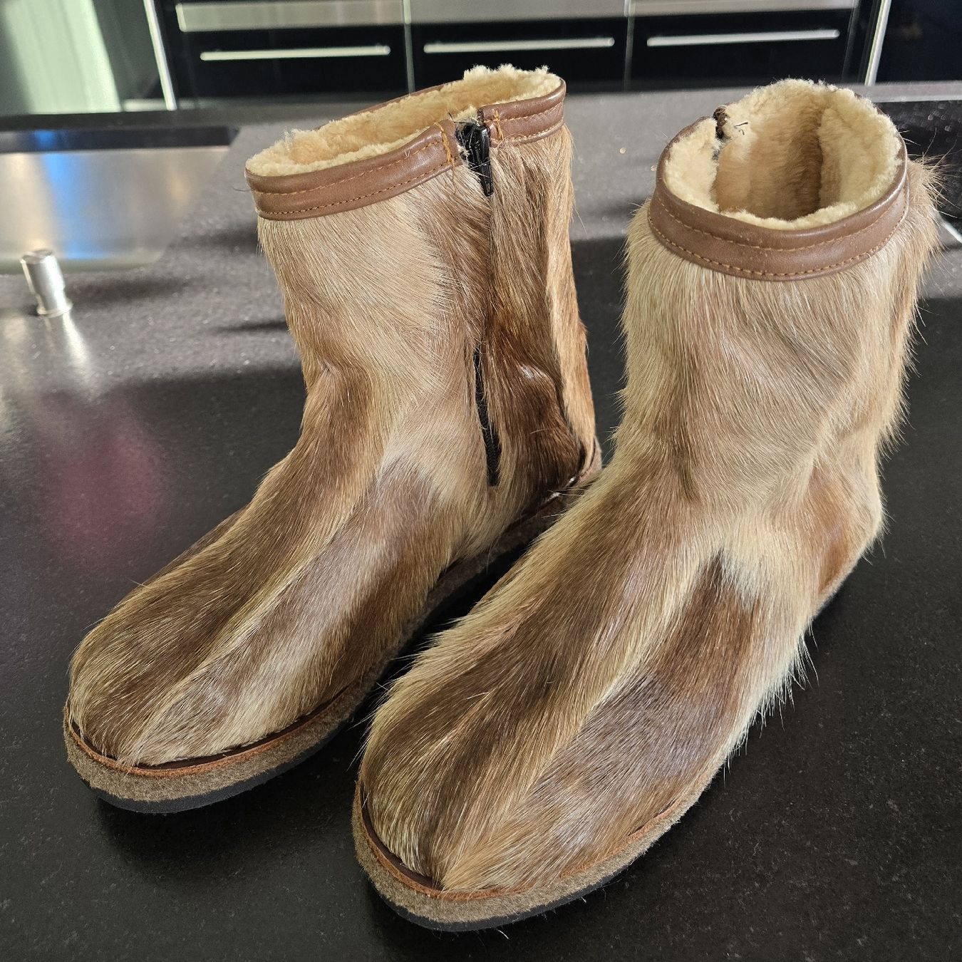 Scarpe da donna: Warme Winterstiefel mit Echtfell-Elch,  Grösse: 41 - NEU – Nuovo e nell'imballaggio originale da St. Gallen venduto da charly92