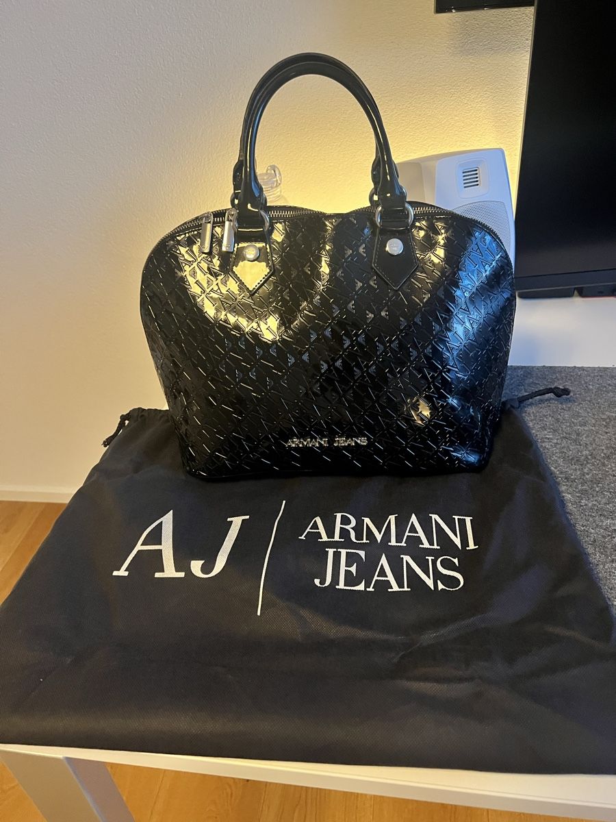 Armani Taschen für Damen: Elegante Armani Jeans Handtasche – Gebraucht aus Wittenbach von Tamara113 1