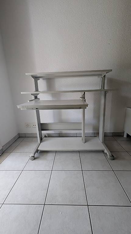 Scrivanie: Schreibtisch – Usato da Wichtrach venduto da manani91
