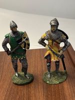 ANTIKES 2er-RITTERFIGUREN-SET mit Schwert und Axt / 1971