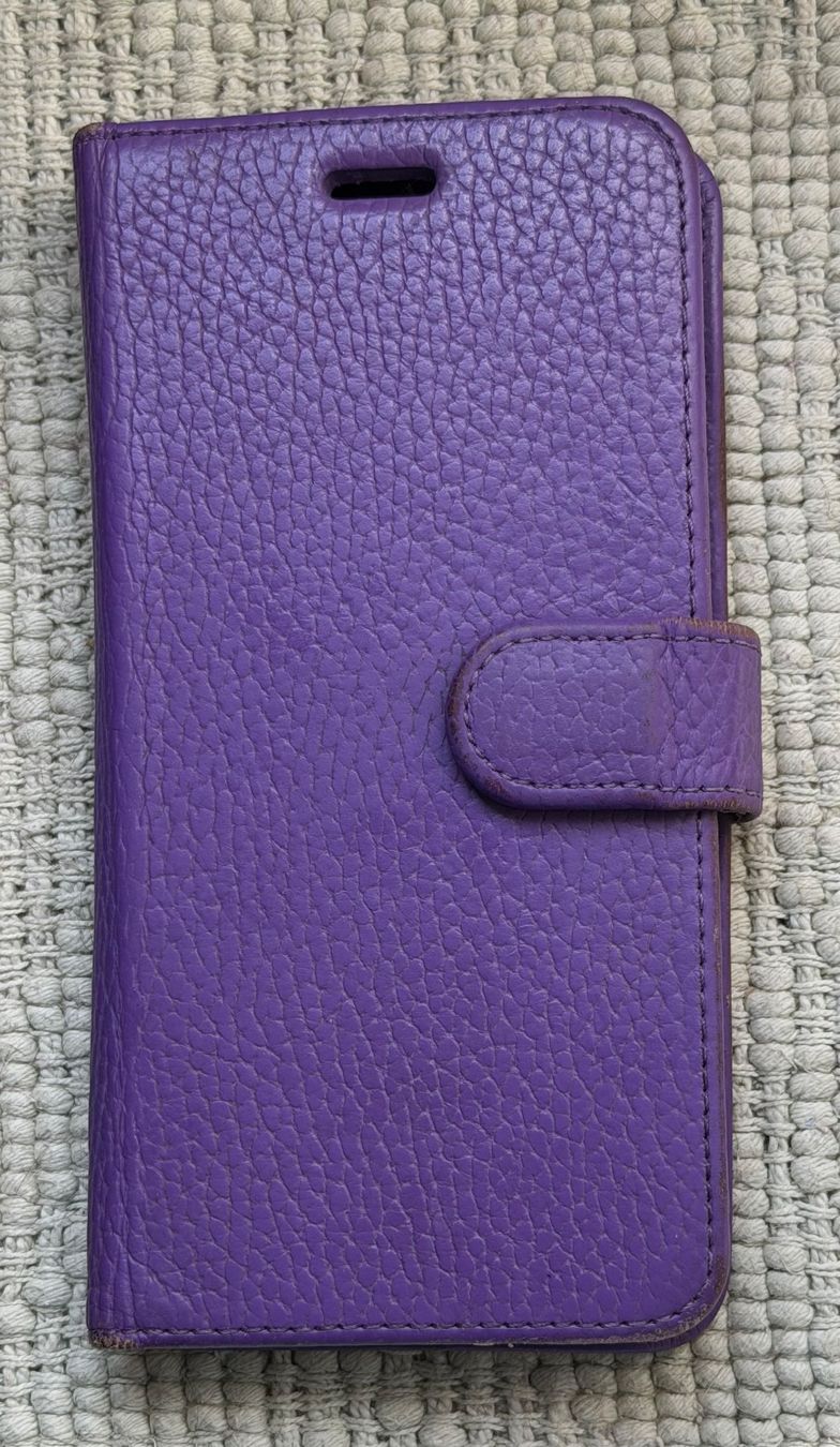Apple Covers & Schutzfolien: iPhone 11 Hülle Leder Lucrin – Gebraucht aus Grabs von Dekostuebli