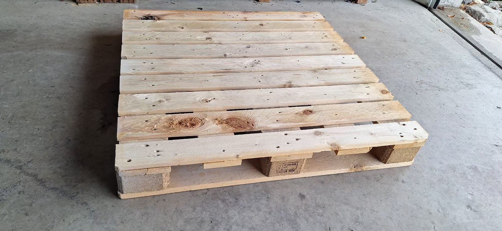 Pallets: Holzpalette – Usato da Obstalden venduto da Andrew76