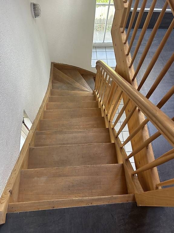 Treppen: Treppe in Buchenholz – Gebraucht aus Stans von Benzen
