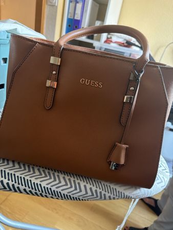 Handtasche Guess braun mit Tragegriffen guter Zustand