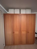 Grosser Holz Kleiderschrank