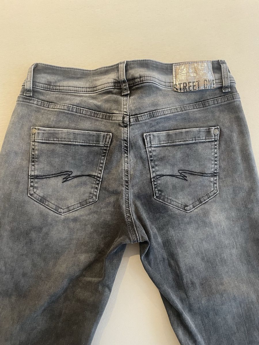 Jeans: Dunkelgraue Jeans Grösse 36 – Usato da Appenzell venduto da dan_25rp 1
