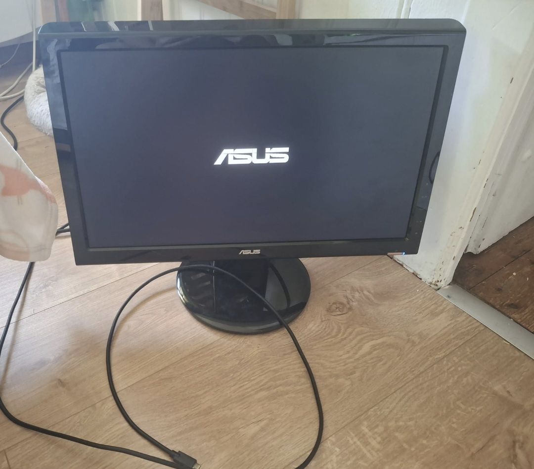 Asus Monitor: ASUS Bildschirm 20 Zoll – Usato da Wohlenschwil venduto da Lexah