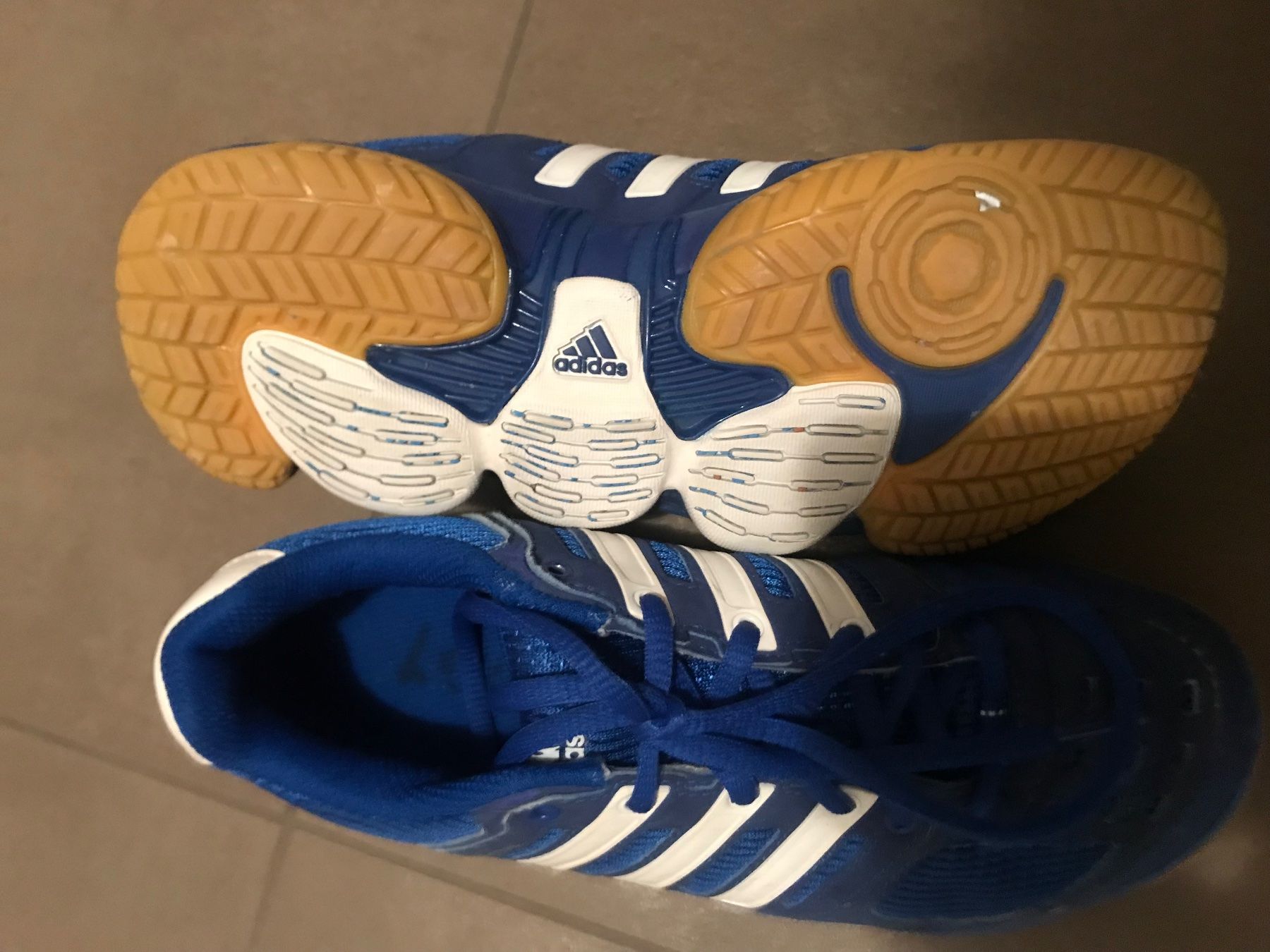 Adidas Schuhe für Jungen: Adidas Kinderturnschuh Gr 37.50 – Gebraucht aus Wädenswil von popey8820 1