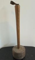 Antiker Futter- oder Krautstampfer aus Holz und Metall