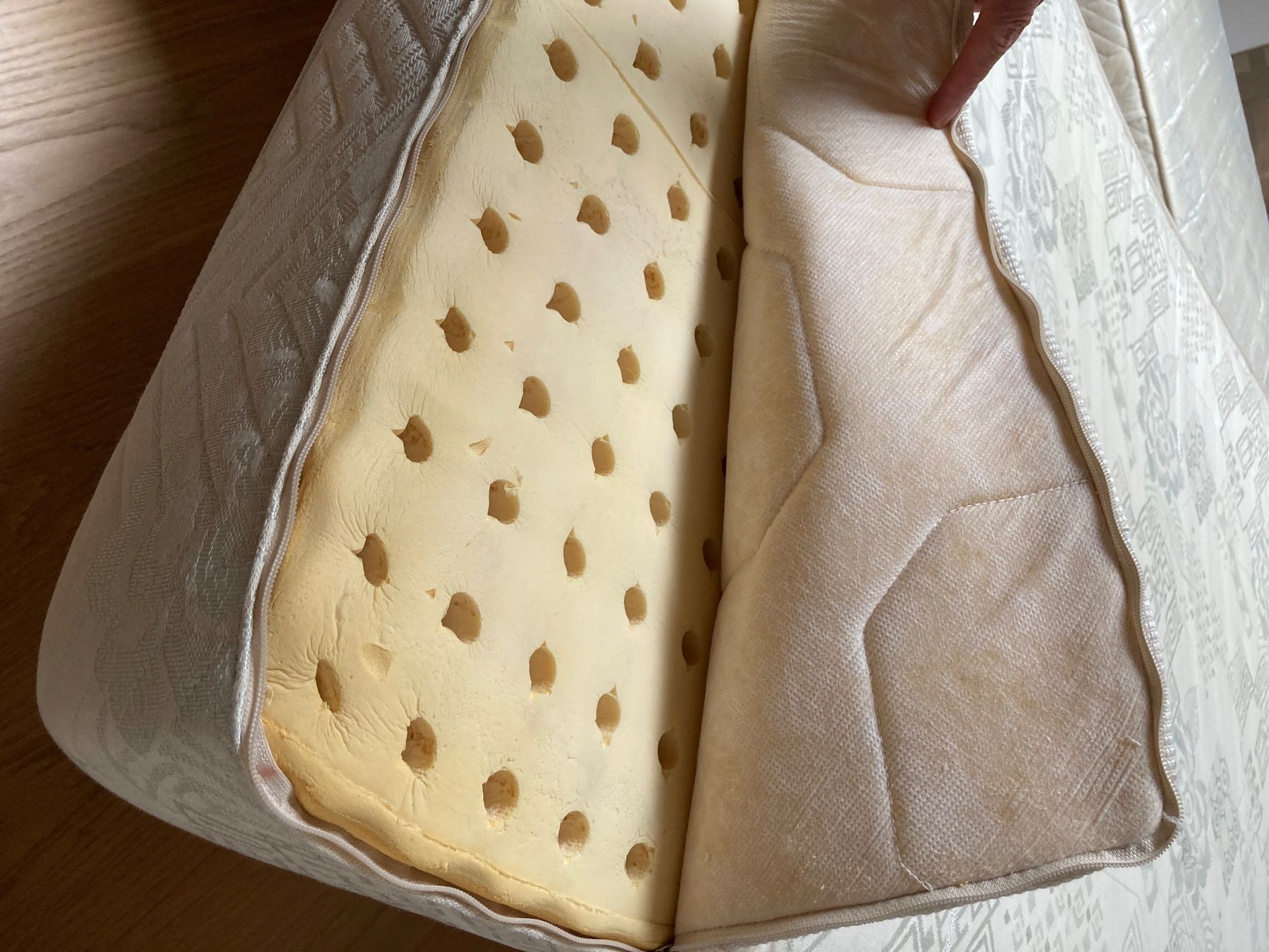 Lits: Bett – D'occasion à Bolligen par abara1 4