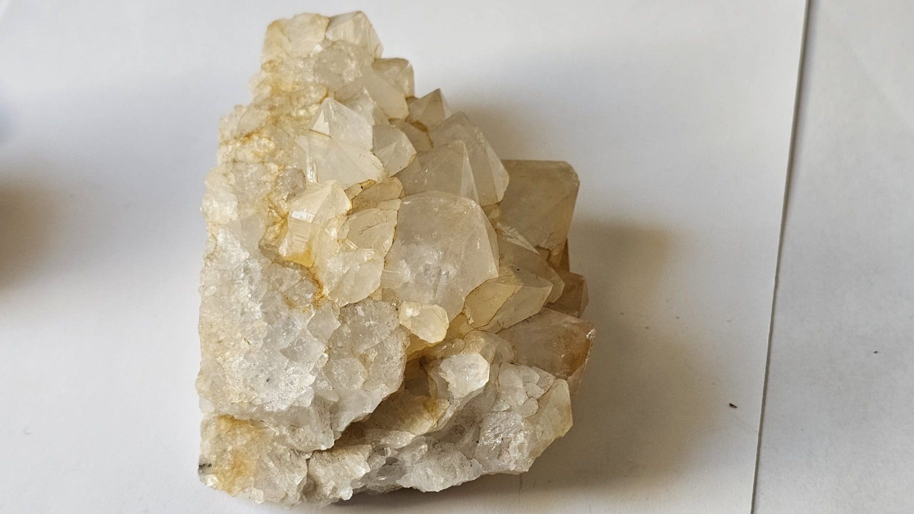 Minerali & Pietre curative: Large Calcite Crystal Cluster on Matrix – Usato da St-Légier-Chiésaz venduto da nig_dk7p 2