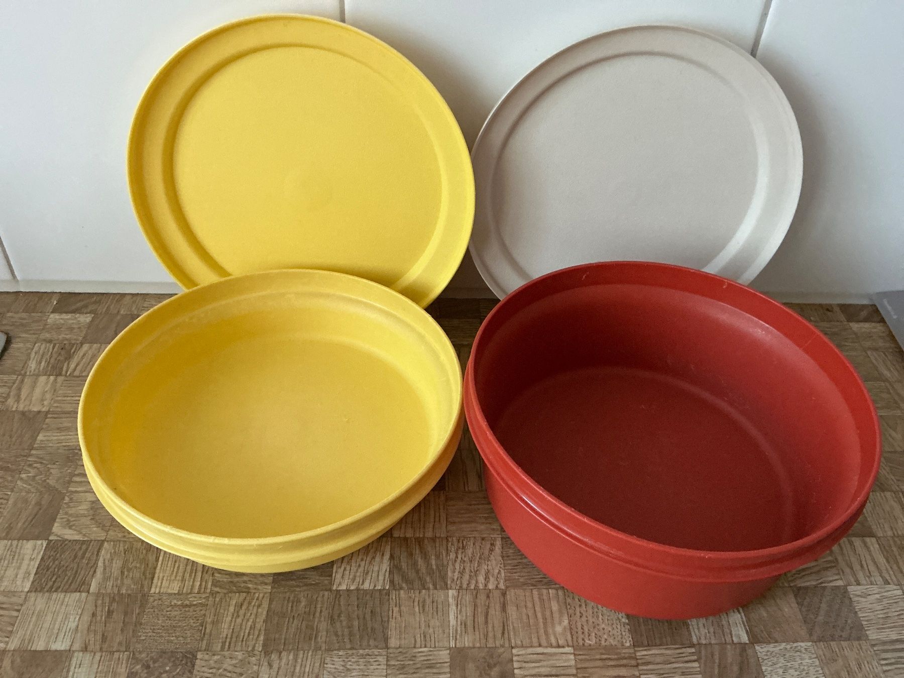 Tupperware Contenitori & Simili: Tupperware.  2 Schüsseli mit Deckel – Usato da Birmensdorf ZH venduto da Hilhan 1