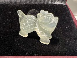 Pendentif sculpté jadeite, chien, zodiaque chinois