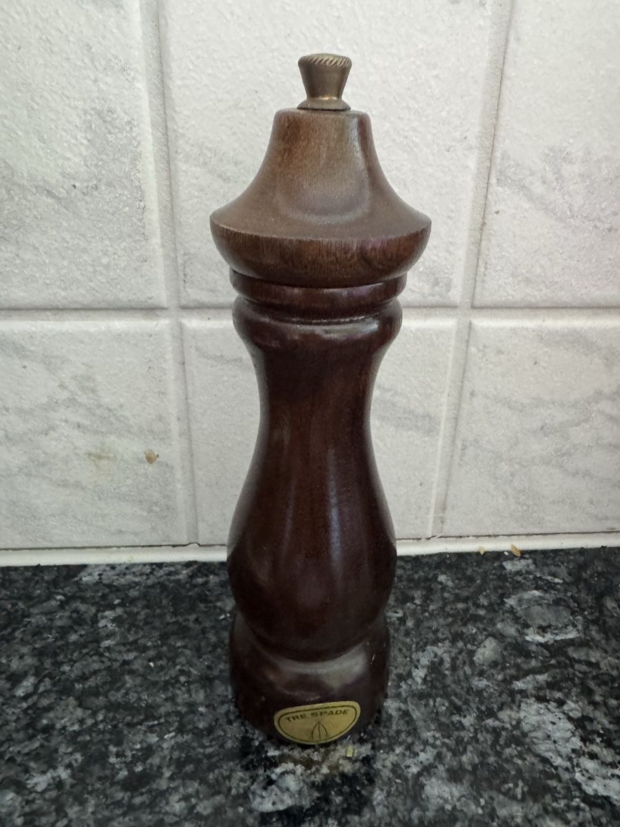 Appareils de cuisine: Pfeffermühle Holz TRE SPADE – D'occasion à Zürich par oase69