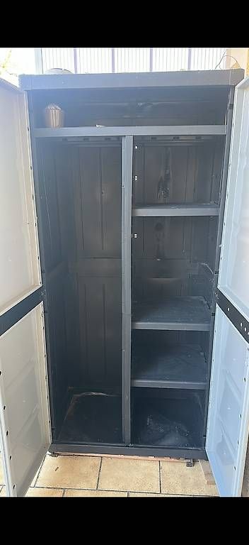Armoires: Kunststoffschrank – D'occasion à Derendingen par ang_5gnn 1