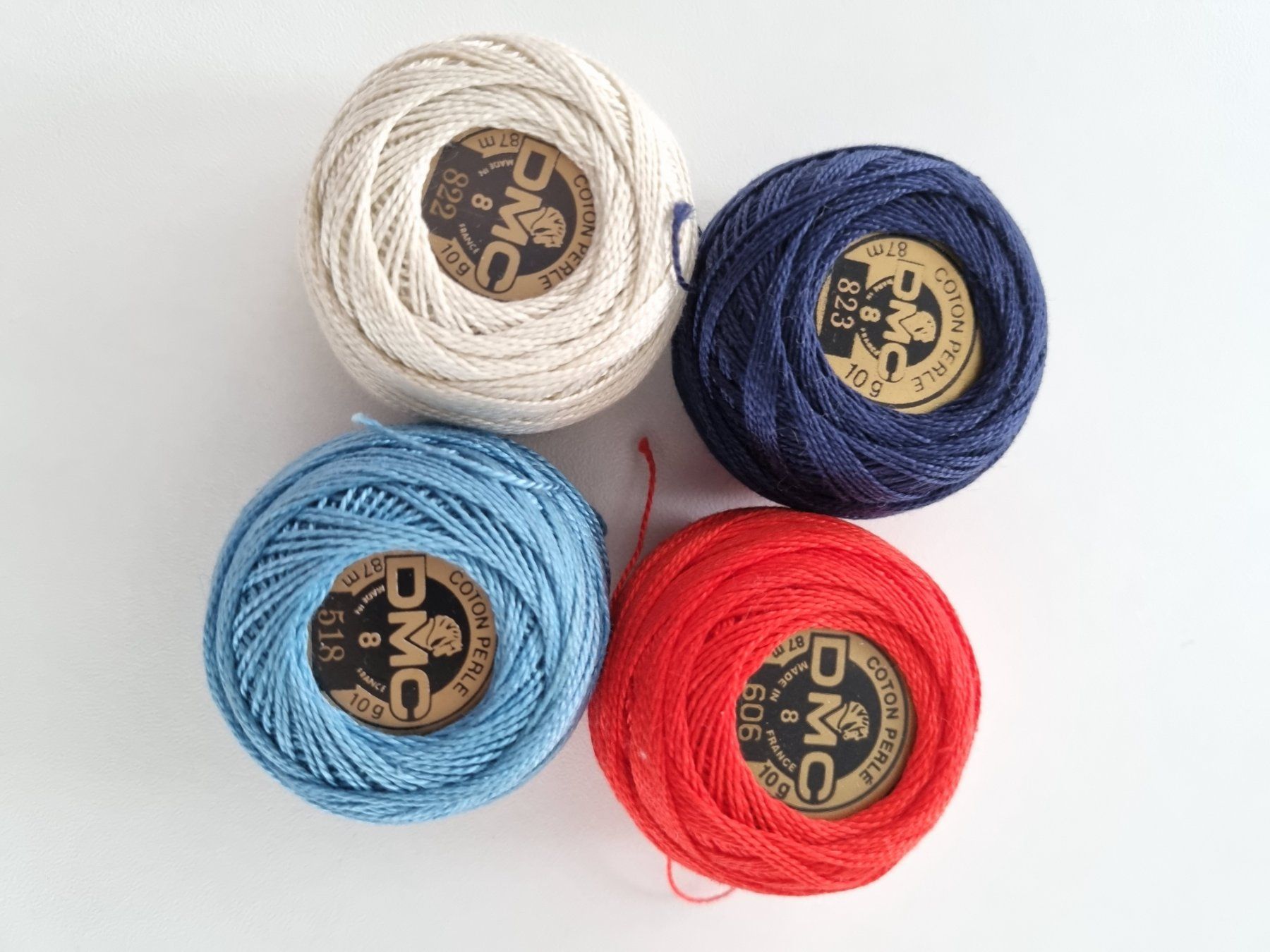 Cordicelle & Fili: DMC Coton Perlé Nr. 8 Royal Navy Palette 4 Farben – Nuovo e nell'imballaggio originale da Mels venduto da DACRI