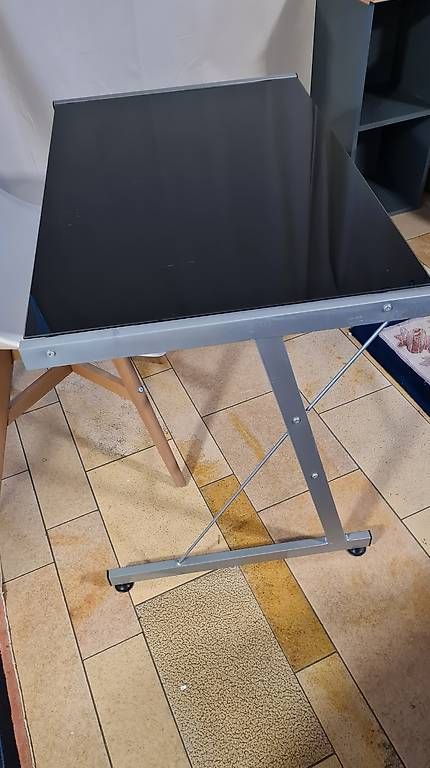 Schreibtische: Bureau métal et verre – Gebraucht aus Cornaux NE von Philippe777 1
