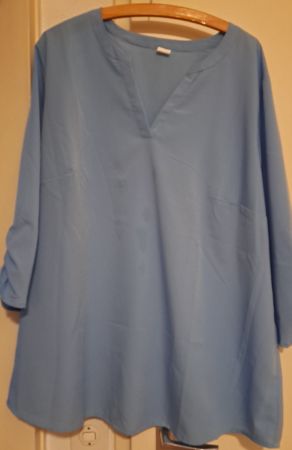 Chemisier/tunique léger bleu ciel, taille 52