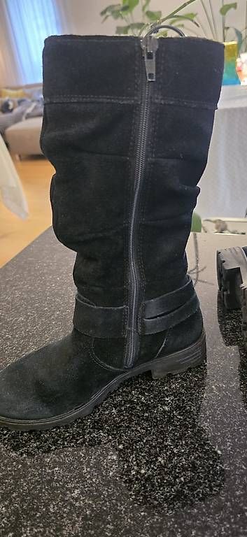 Schuhe für Mädchen: Winterstiefel Gr. 33 – Gebraucht aus Volketswil von JaMiLeAn 1