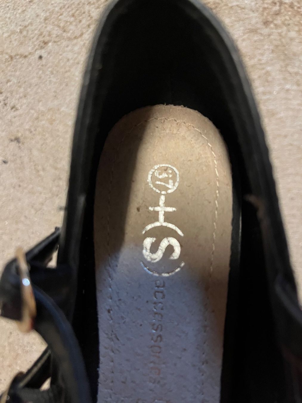 Damenschuhe: schwarzer High Heel – Gebraucht aus Reigoldswil von tan_wh69 2