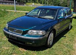 Voiture break Volvo V70 AWD verte occasion