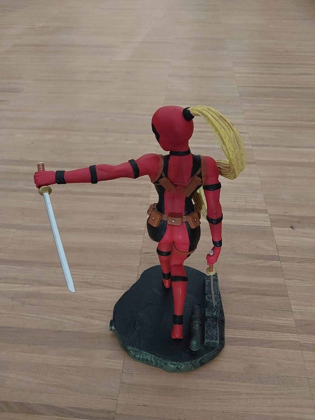 Marvel Statuette: Lady Deadpool Actionfigur – Nuovo (secondo la descrizione) da Winterthur venduto da Strubzilla 3