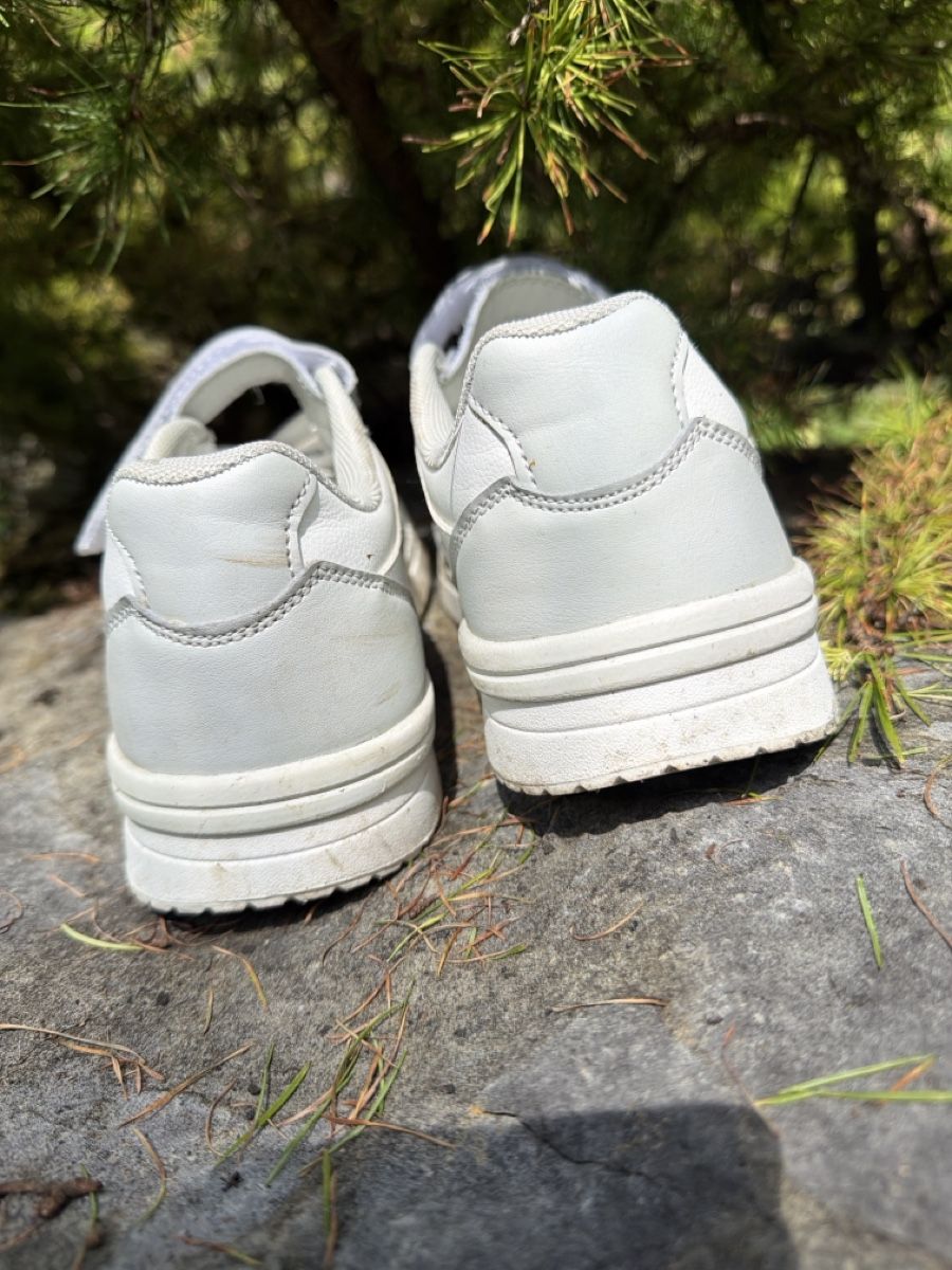 Chaussures garçon: Kinder Sneaker weiss Grösse 37 – D'occasion à Brunnen par Nessi... 4