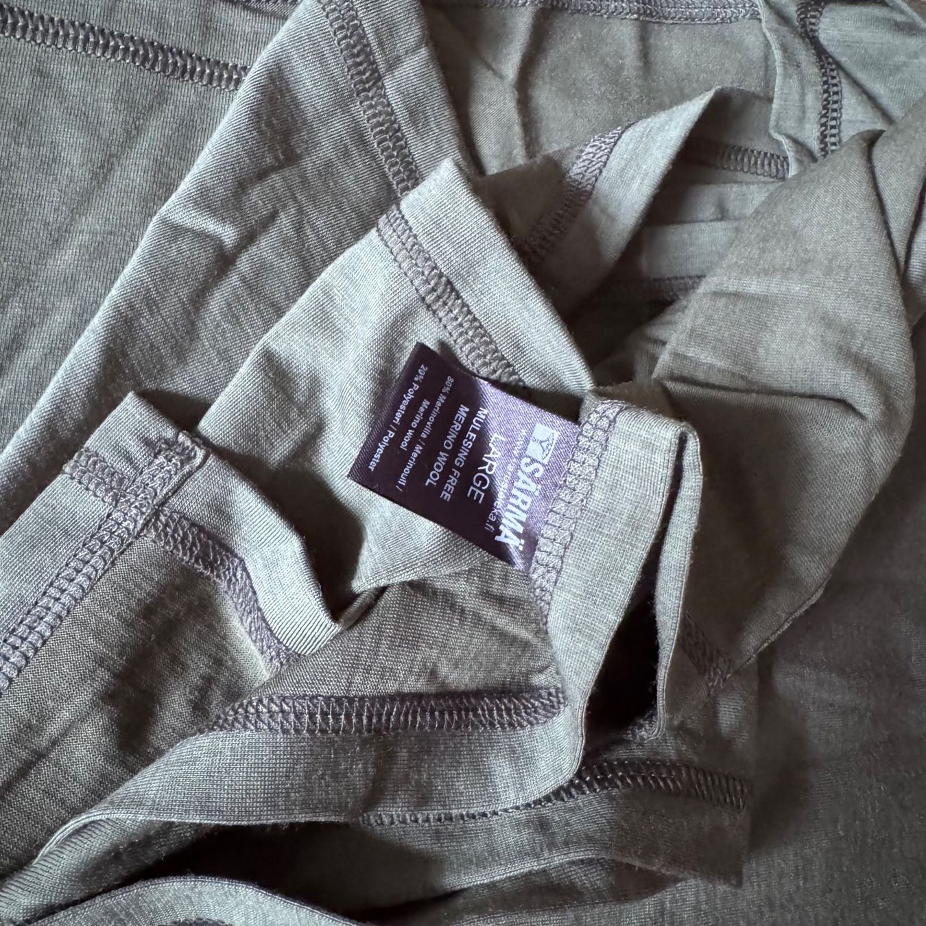 Foulard & Sciarpe: Särmä Large Square Scarf, merino wool, Grün – Usato da Brügg BE venduto da ASG85 1