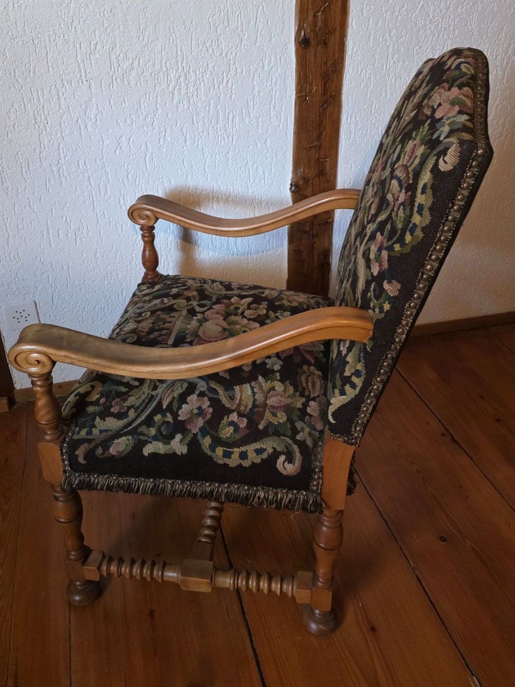 Poltrone: Antiker Gobelin Thron Hocker Sessel Stuhl Holz – Usato da Walterswil BE venduto da Lonitti 4