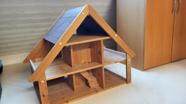 Holzpuppenhaus mit viel Zubehör  