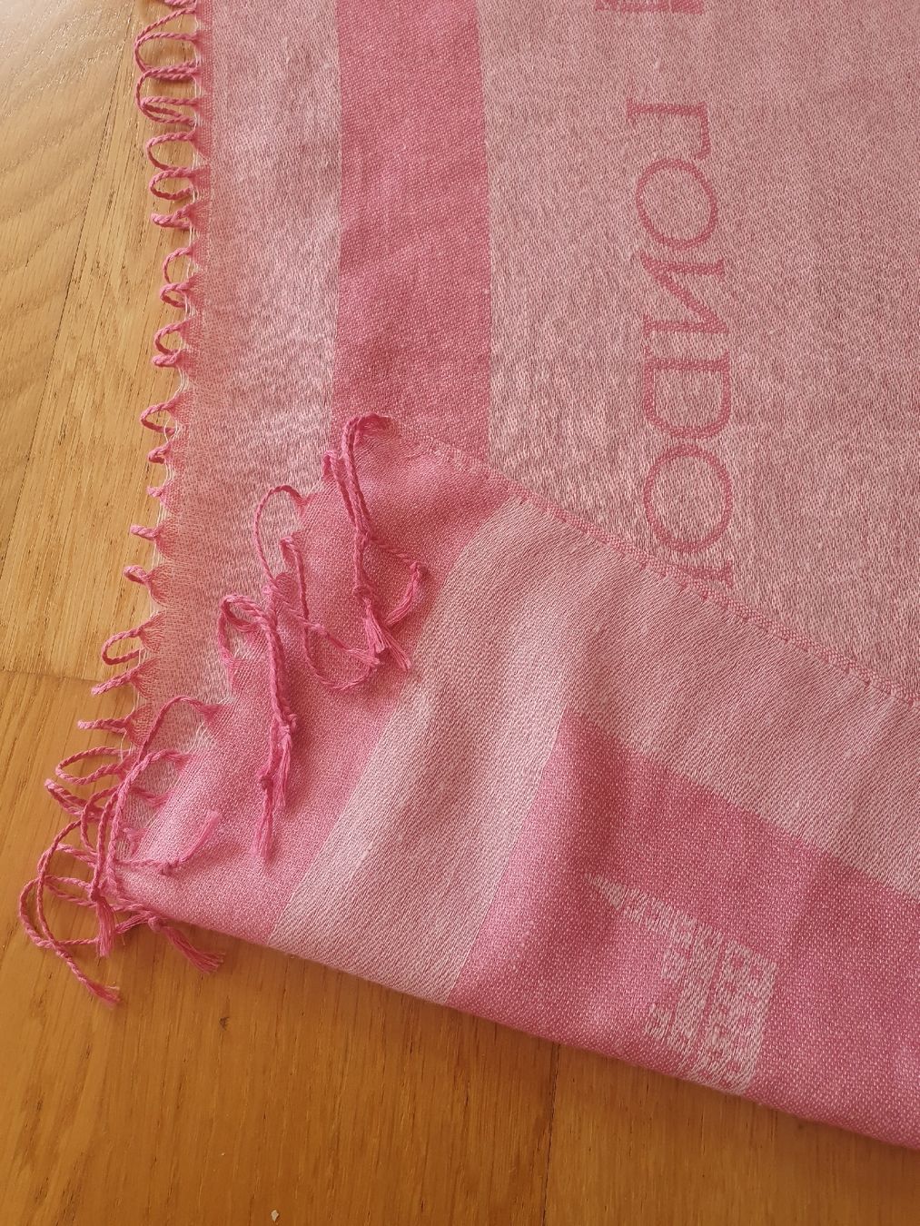 Foulard & Sciarpe: Pink London Schal mit Fransen – Usato da Moosseedorf venduto da Sonnenschein.. 5