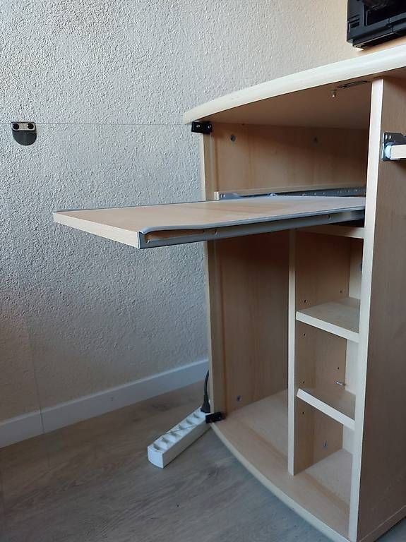 Scrivanie: Bureau 150 x 70 cm à donner – Usato da Lausanne venduto da cib_5ltp 1