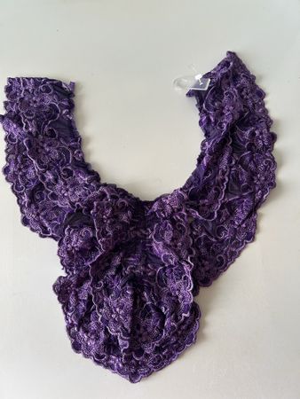 2 Stk Spitzen Brustbesatz m. Rüschen auf Tüll Vintage Stil 