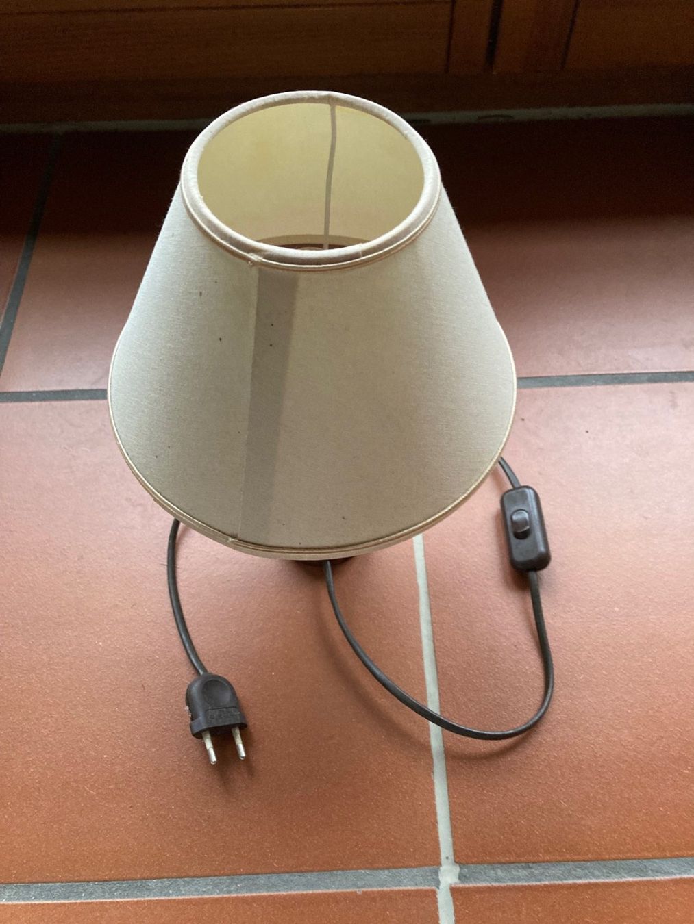Lampade: Antike Nachttischlampe – Usato da Orselina venduto da Vrenegonde