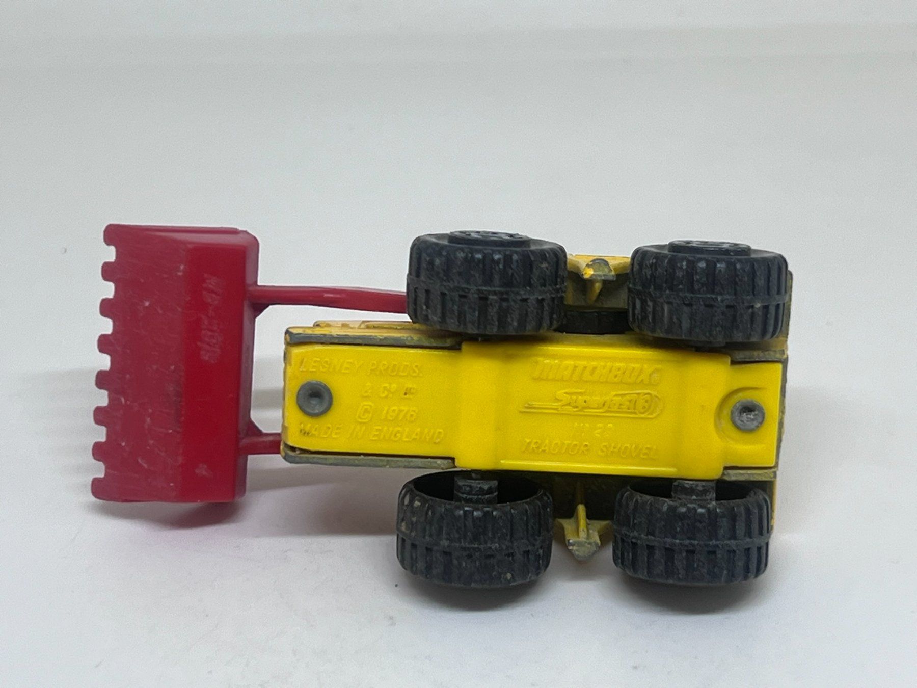 Matchbox Modellini d'auto: Matchbox Tractor Shovel #64 – Usato da Wildegg venduto da LaaBoutique 3