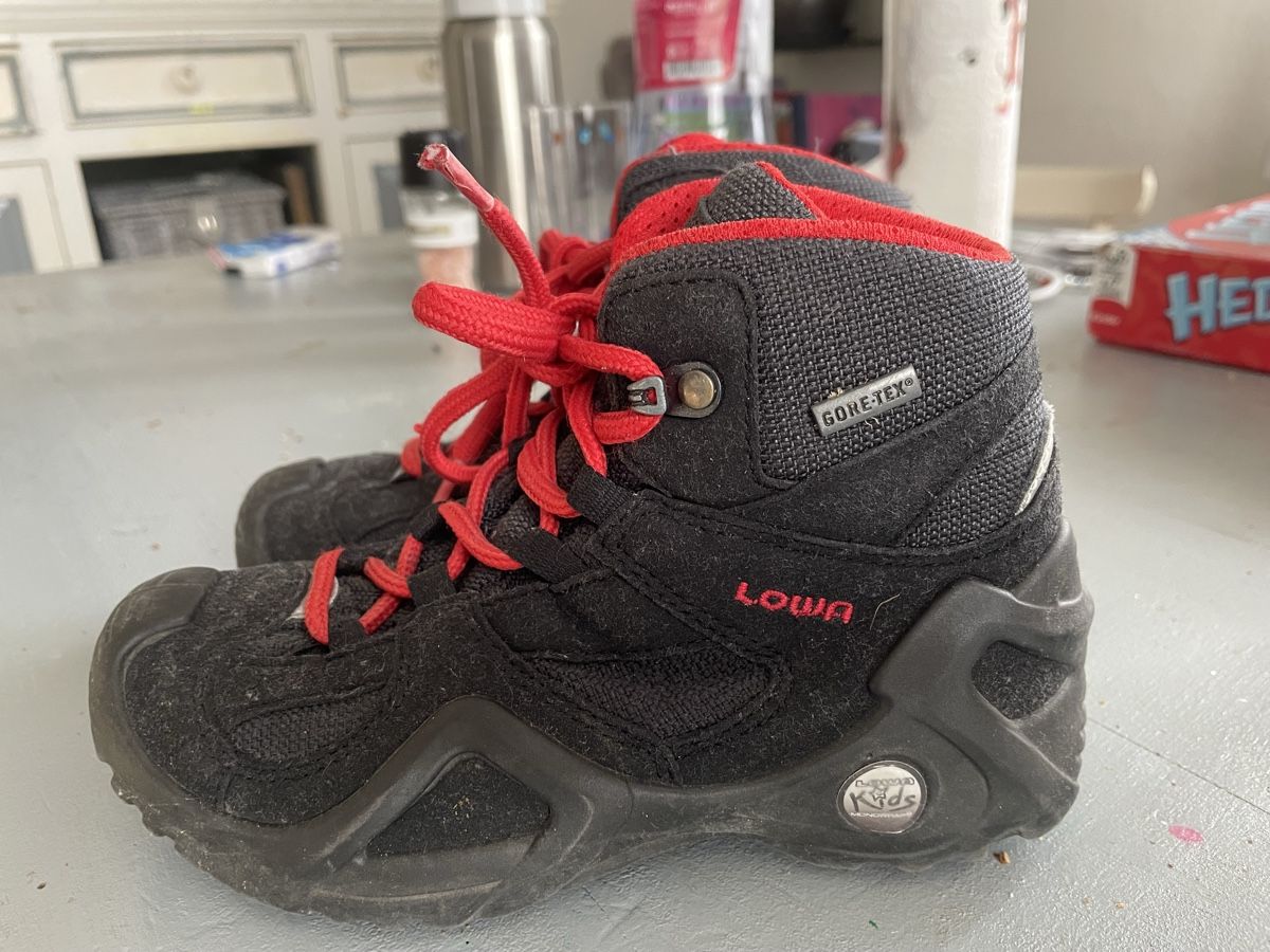 Lowa Scarpe per ragazzi: Lowa Wanderschuhe – Usato da Brugg AG venduto da Stony64
