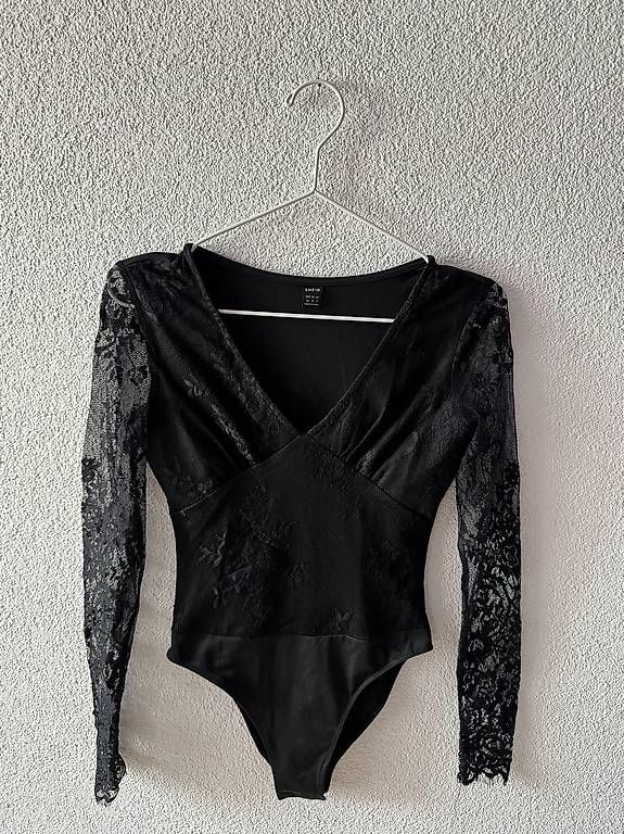 Top: Schwarzer Body mit Spitze – Usato da Wahlen b. Laufen venduto da Jeanine_T