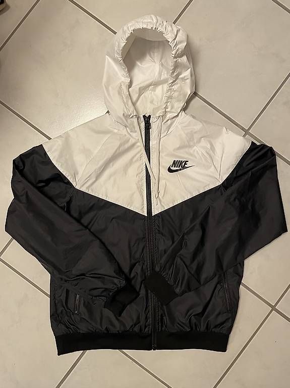 Giacche: Nike Kinder-Windjacke unisex, Grösse S – Usato da Möriken AG venduto da nipamijule